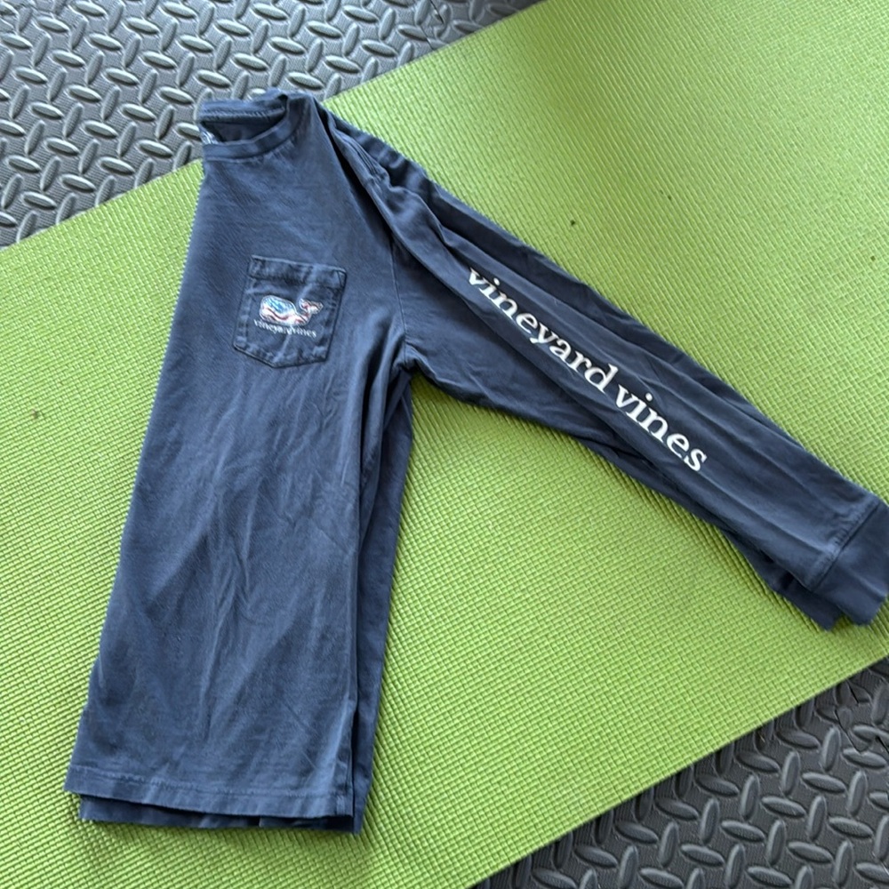 Vineyard Whale L/S 
Size Medium (12/14) Label